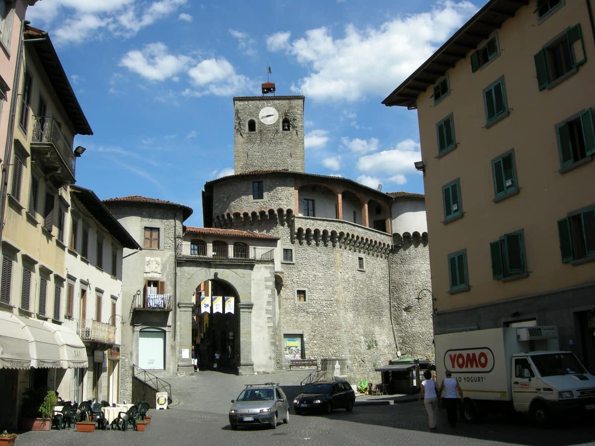 A view of Castelnuovo di Garfagnana, the town where Fisioterapia R2 is located